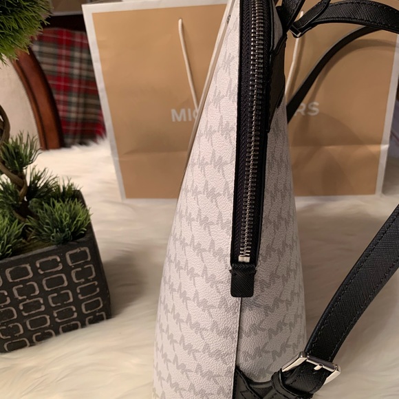 MICHAEL KORS Cindy LG Saffiano Leather Backpack - Picture 3 of 11